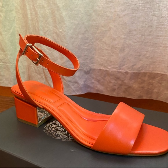 New in box! Vince Camuto block heel sandal. - Picture 5 of 12
